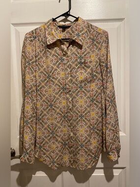 Zac and Rachel Women’s Lightweight Button Down Top. New. Size Large. $9